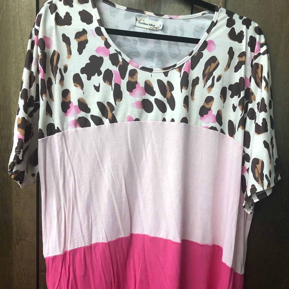 Color block top with pink tones